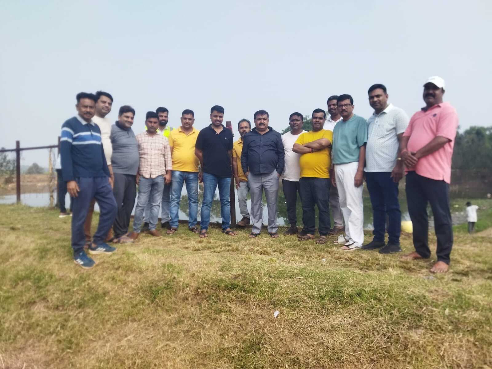 Chaibasa News : नोवामुंडी में छठ घाट की सफाई शुरू