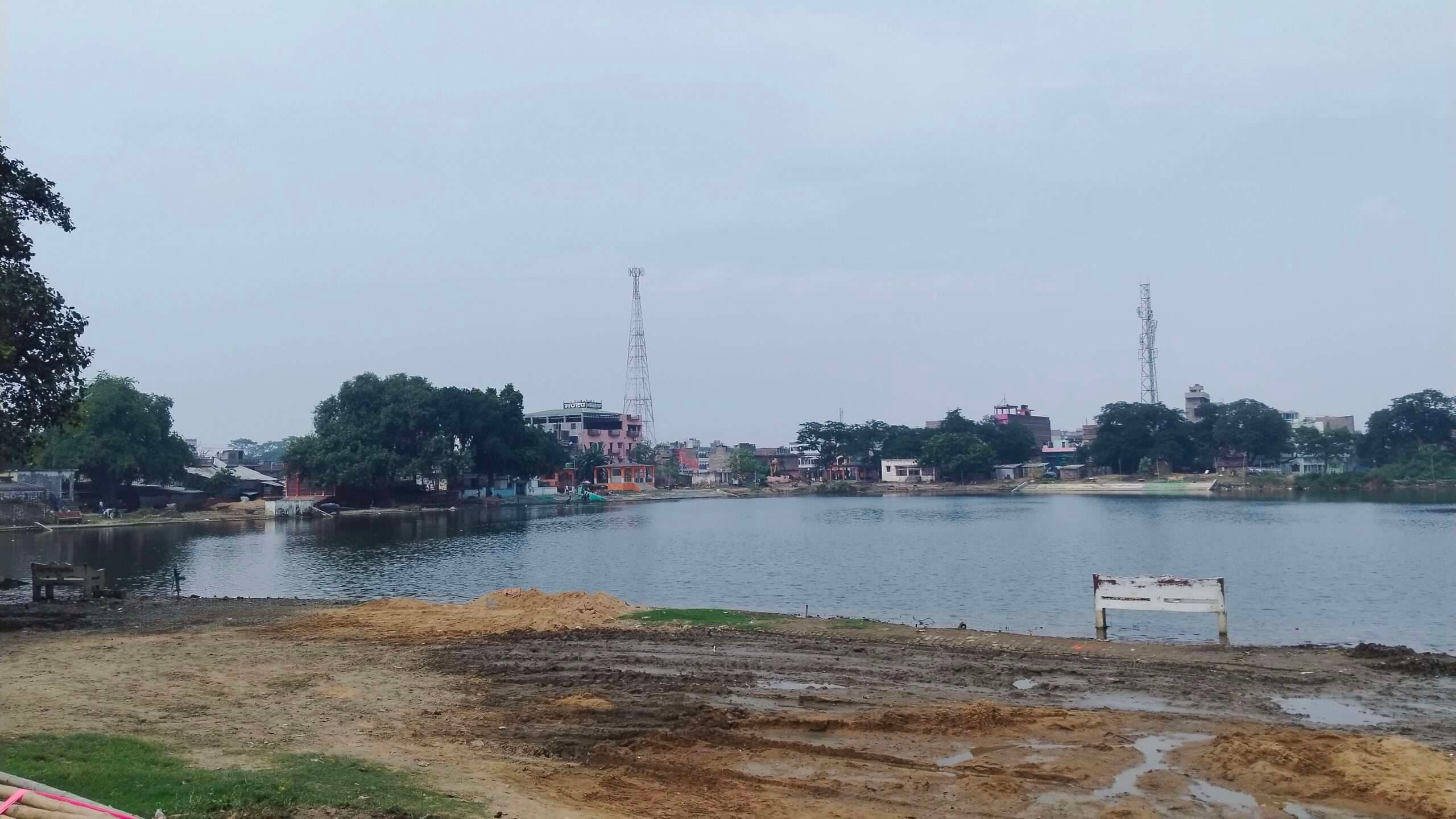 राजेन्द्र सरोवर में ब्लिचिंग पाउडर करें छिड़काव, साफ-सफाई पर रखें नजर