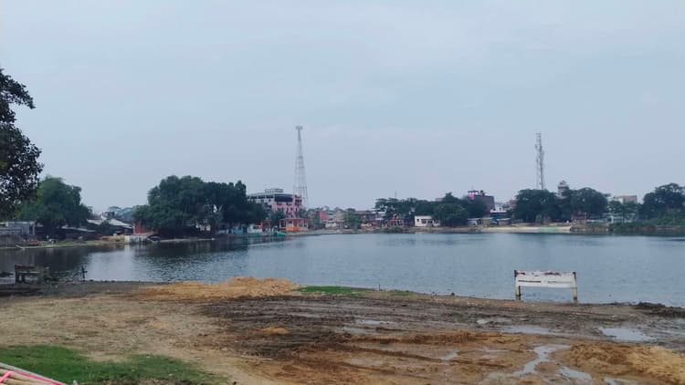 राजेन्द्र सरोवर में ब्लिचिंग पाउडर करें छिड़काव, साफ-सफाई पर रखें नजर