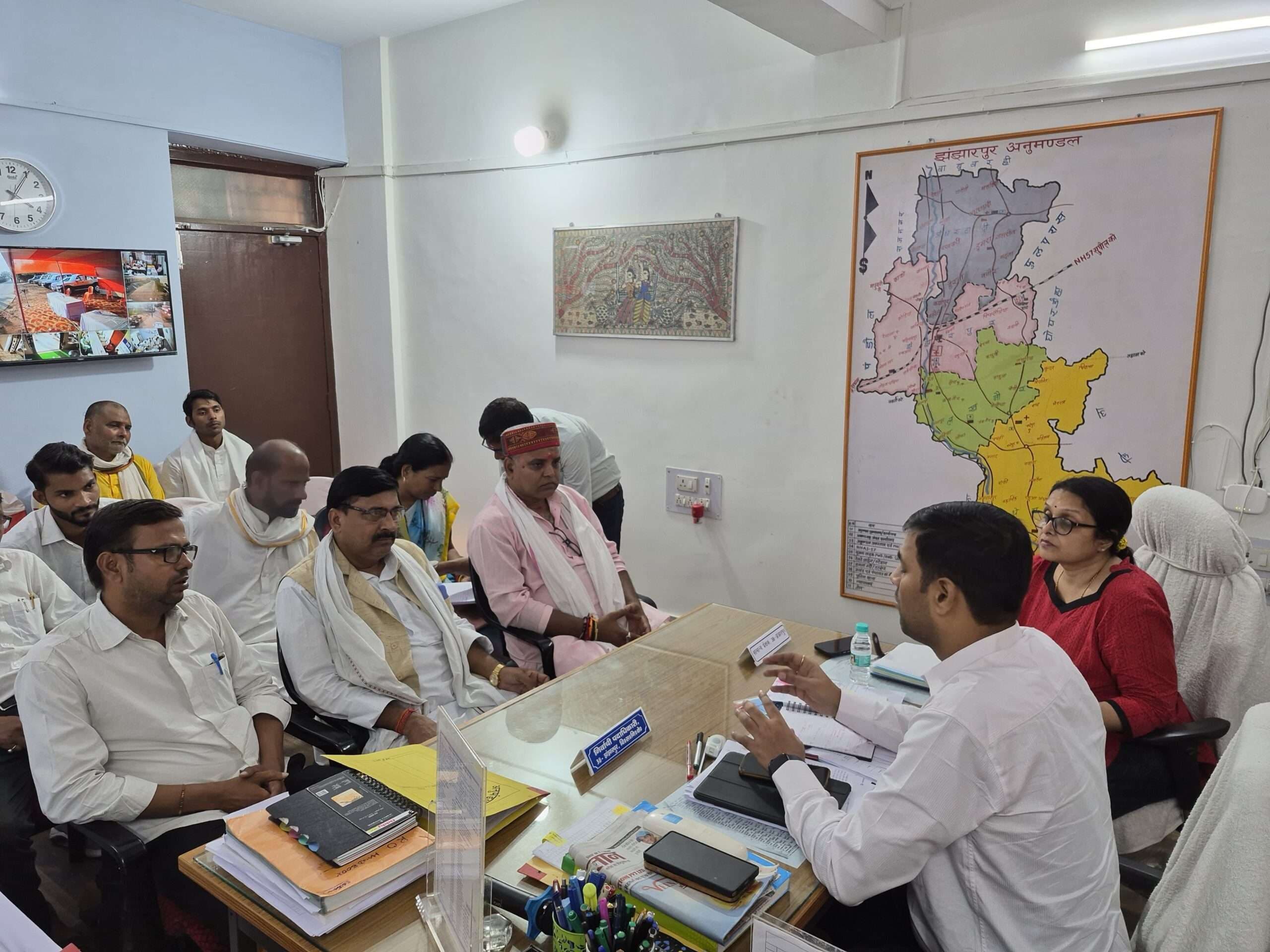 Madhubani News : नाम वापसी के बाद सभी प्रत्याशी के साथ ऑब्जर्वर की हुई बैठक