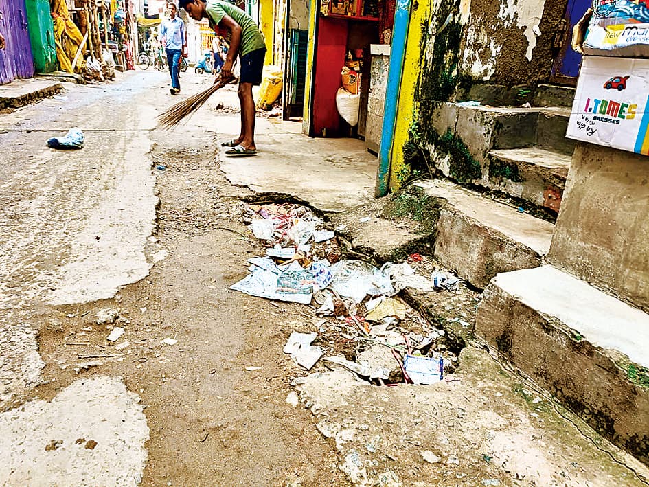 Jehanabad News : एक साल में ही जगह-जगह टूट गये नाली के ढक्कन