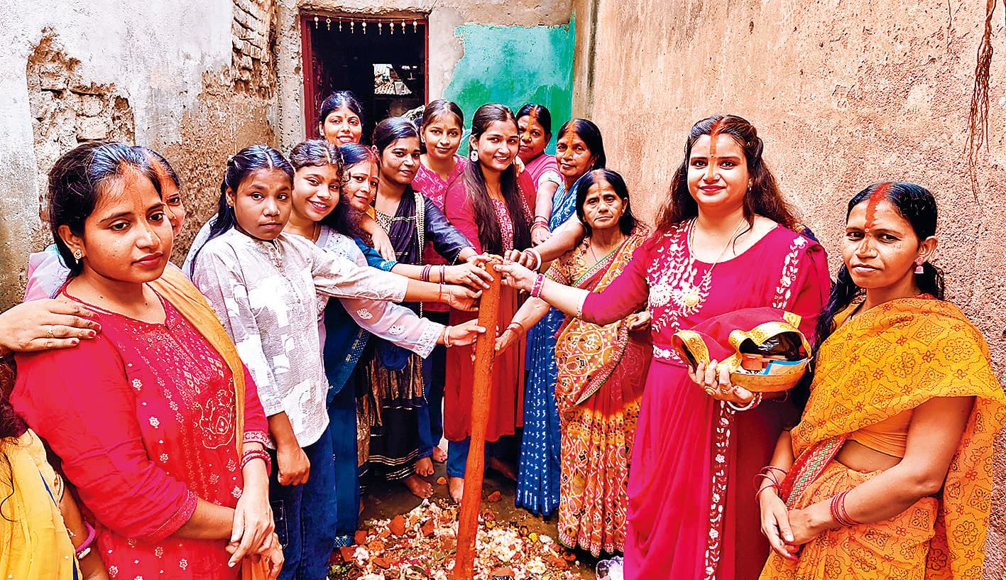 Jehanabad News : बहनों ने भाइयों की सलामती और लंबी आयु के लिए रखा उपवास, की पूजा