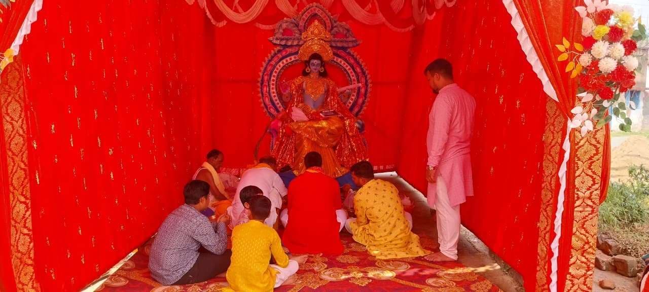 Seraikela Kharsawan News : सरायकेला में चित्रगुप्त पूजा की धूम भक्ति में लीन रहा कायस्थ समाज