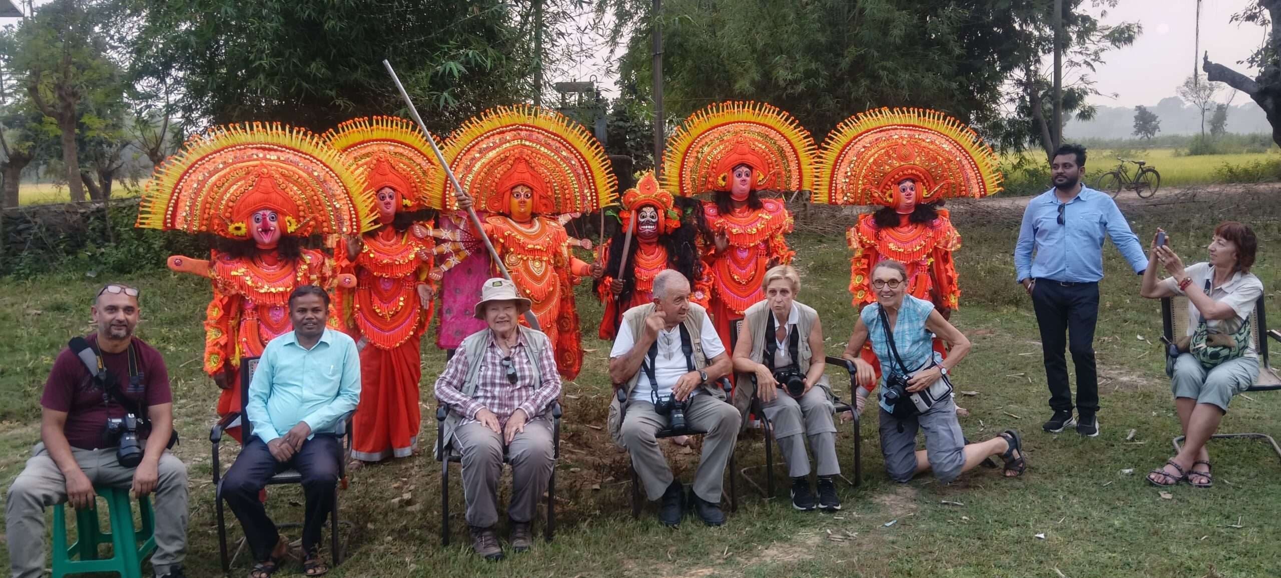 Seraikela Kharsawan News : नटराज कला केंद्र में फ्रांसीसी पर्यटकों ने देखा छऊ नृत्य