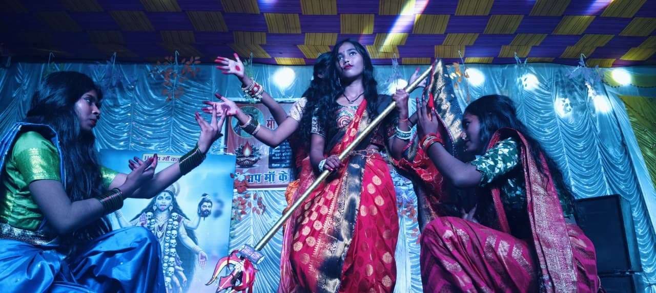 नन्हें कलाकारों ने लगाये मां काली के जयकारे