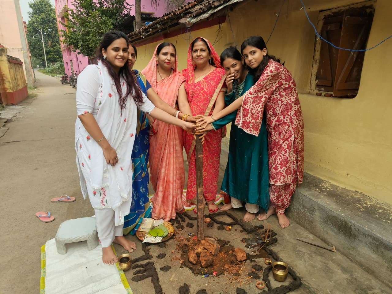 East Singhbhum News : बहनों ने भाई की दीर्घायु व सुख-समृद्धि की कामना की