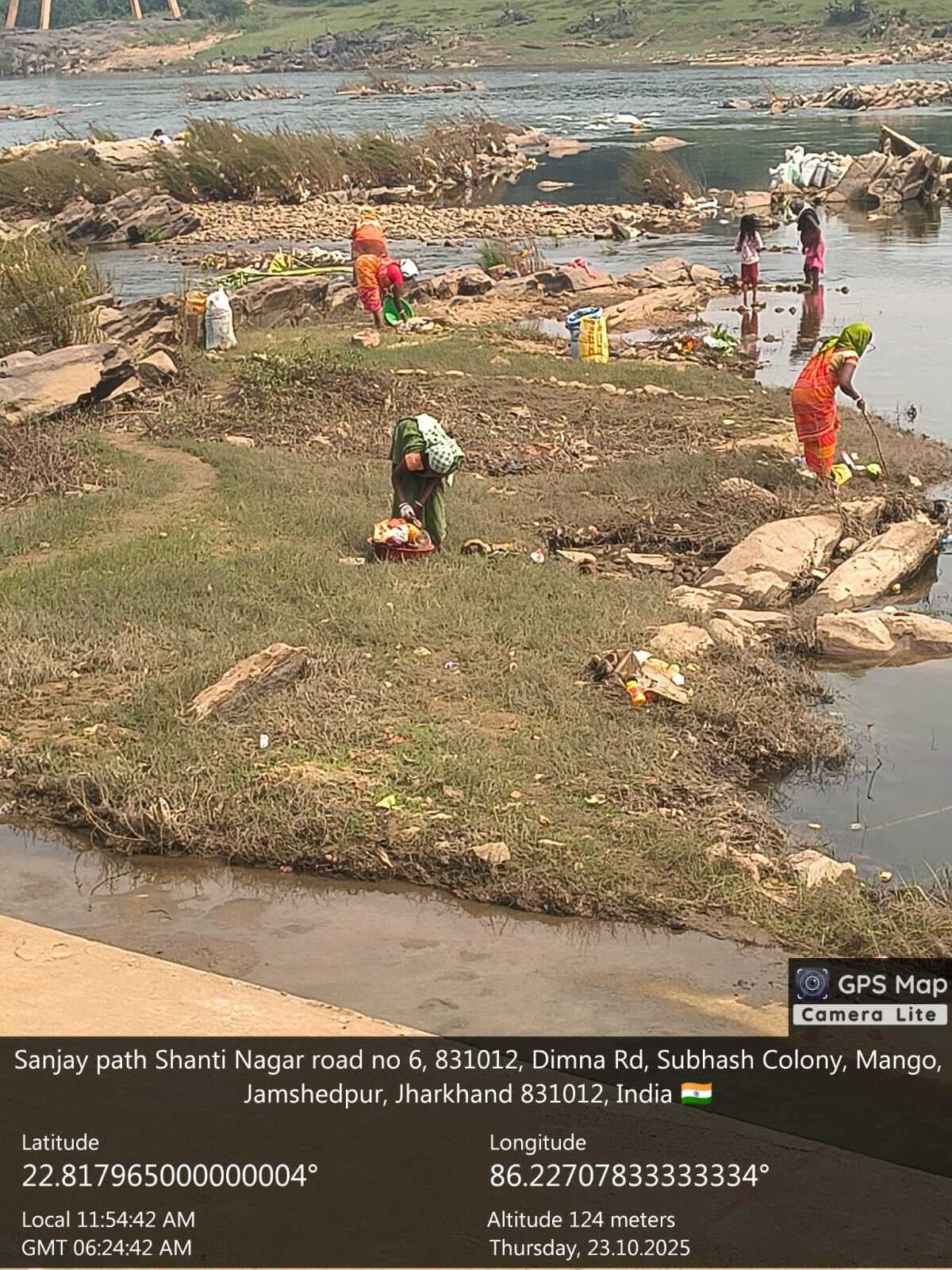 Jamshedpur News : मानगो के 14 छठ घाट 80% तैयार, युद्धस्तर पर हो रही सफाई