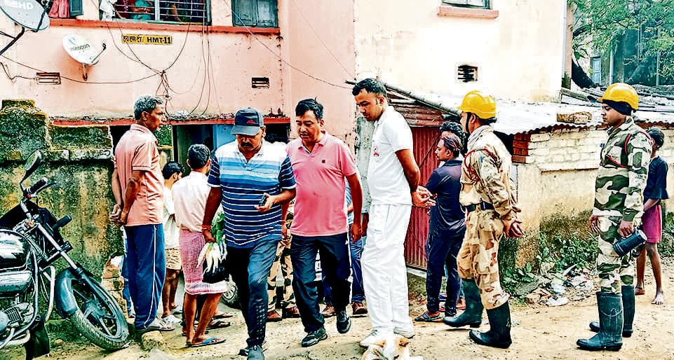 Bokaro News : शॉर्ट सर्किट से डीवीसी के बंद आवास में लगी आग