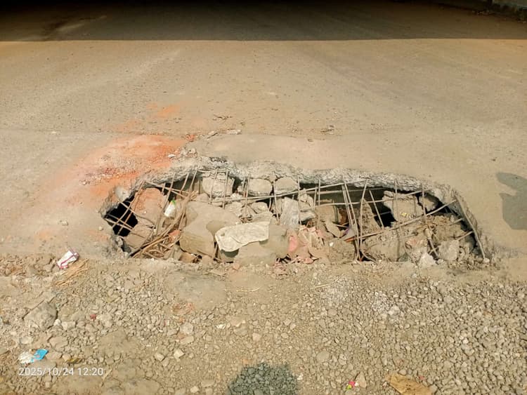 एनएच-19 की सर्विस सड़क का टूटा नाला, खतरे की आशंका