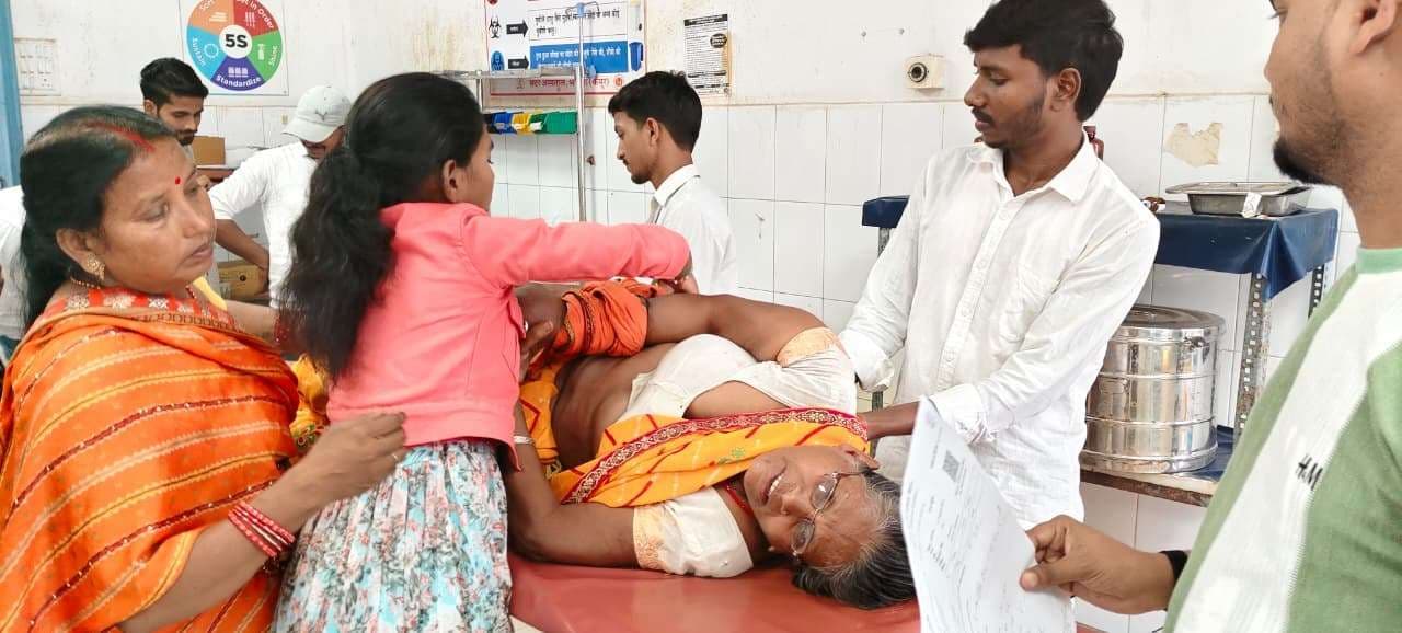 सीएनजी ऑटो के धक्के से बाइक सवार महिला हुई घायल