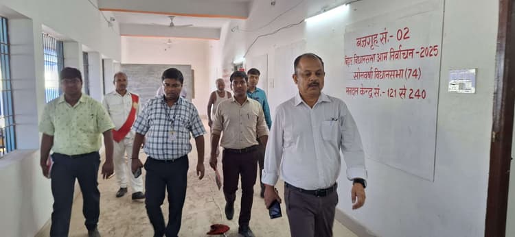 डीएम व सामान्य प्रेक्षक ने डिस्पैच सेंटर व वज्रगृह का किया निरीक्षण, दिया दिशा निर्देश