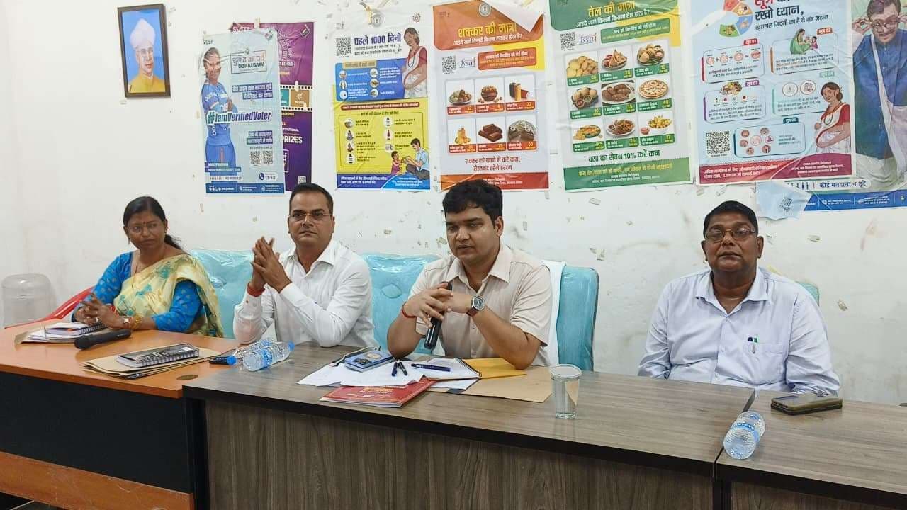 लंबित आवासों को जल्द से जल्द कराएं पूर्ण : डीसी