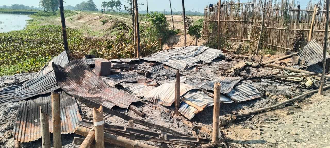 जनरल स्टोर में लगी आग, 70 हजार की संपत्ति राख