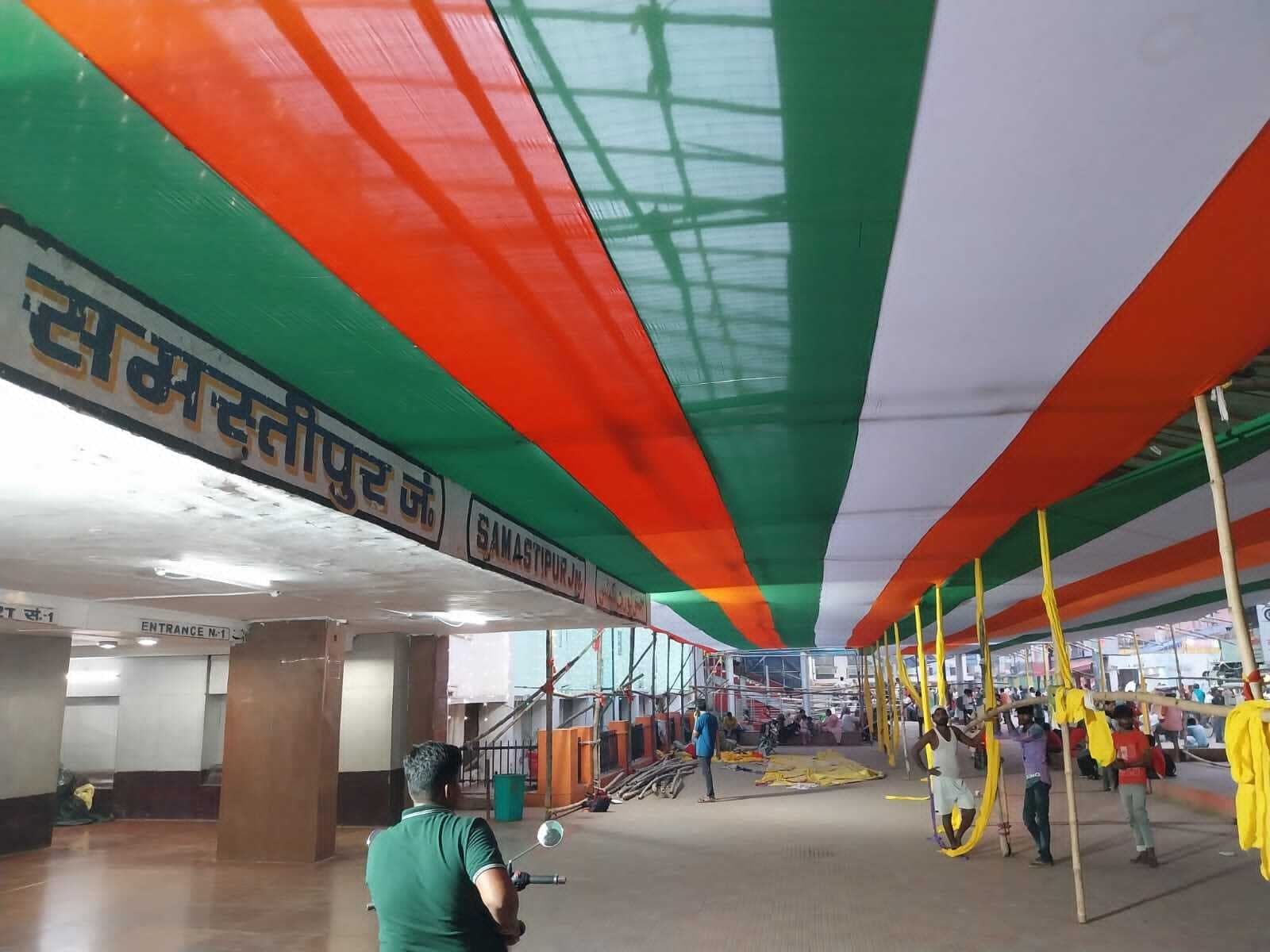 Samastipur : छठ के भोजपुरी गीतों से गुंजायमान हुआ स्टेशन परिसर