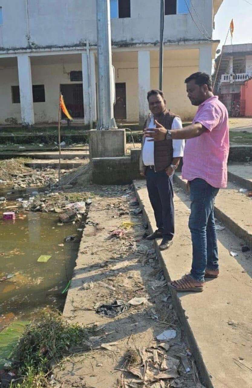 मुख्य पार्षद ने घाटों की सफाई का लिया जायजा