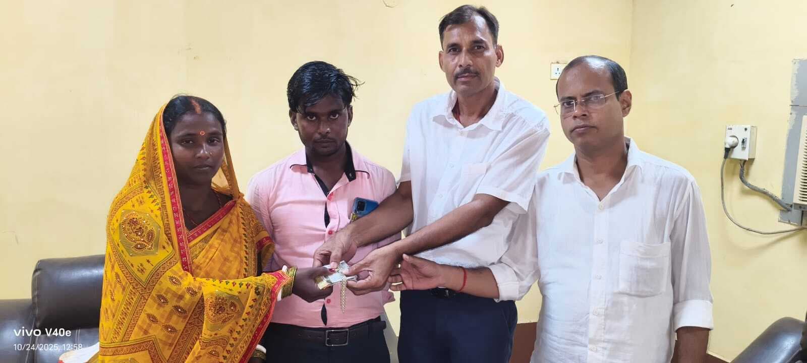 स्टेशन प्रबंधक ने दिया मानवता का परिचय