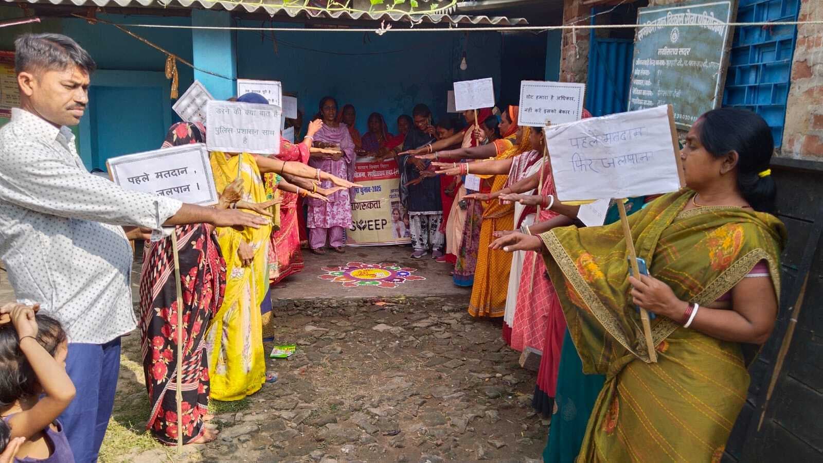 जीविका दीदियों द्वारा शत प्रतिशत मतदान का किया गया आह्वान