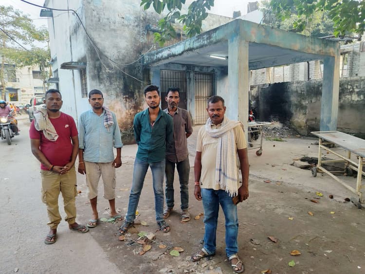 hajipur news. छठ पर मुंबई से घर लौट रहे मजदूर की ट्रेन से गिरकर मौत