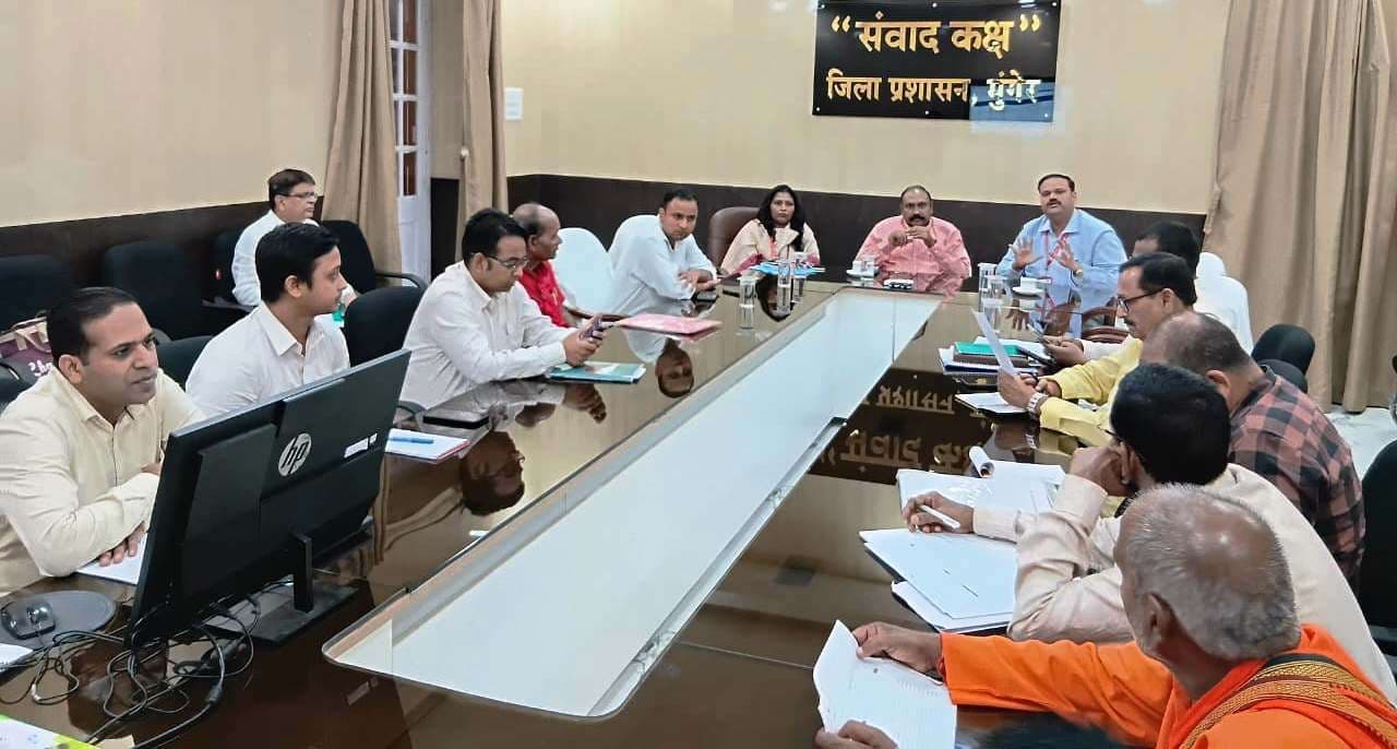 राजनीतिक दल के प्रतिनिधियों के समक्ष ईवीएम के द्वितीय रेंडमाइजेशन की प्रक्रिया पूरी