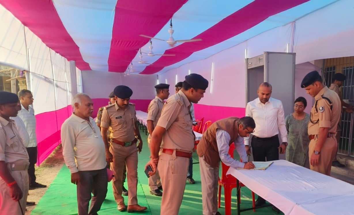 पर्यवेक्षक ने किया डिस्पैच सेंटर का निरीक्षण