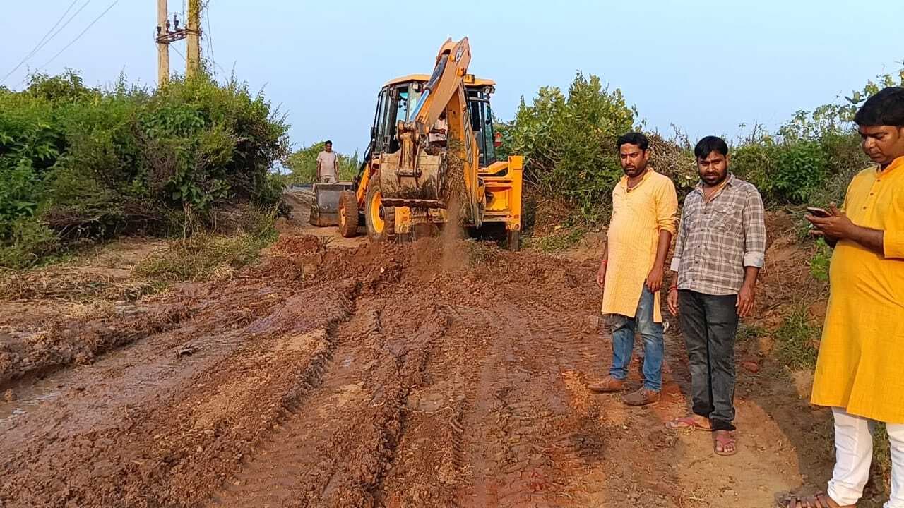 छठ पूजा को लेकर महेशमुंडा घाट की हुई सफाई