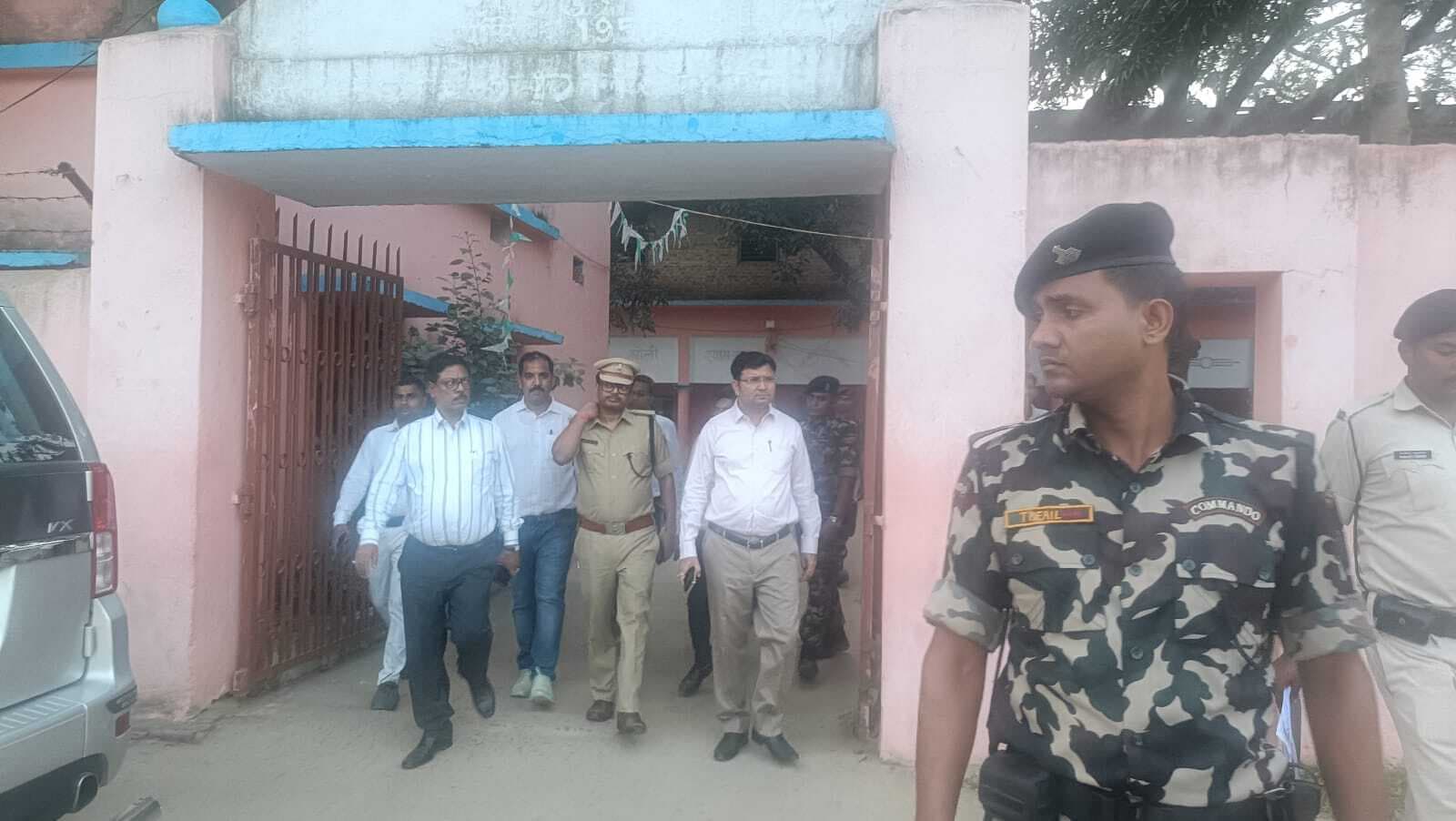 चुनाव संबंधित सभी कार्यों को समयबद्ध तरीके से किया जाये पूर्ण : डीएम