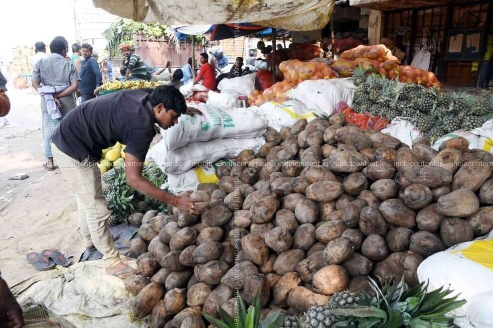 हनवारा के साप्ताहिक हाट में छठ पूजा के सामग्री की खूब विक्री