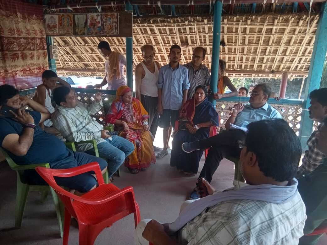 मेडिकल टीम ने आठ लोगों का लिया सैंपल