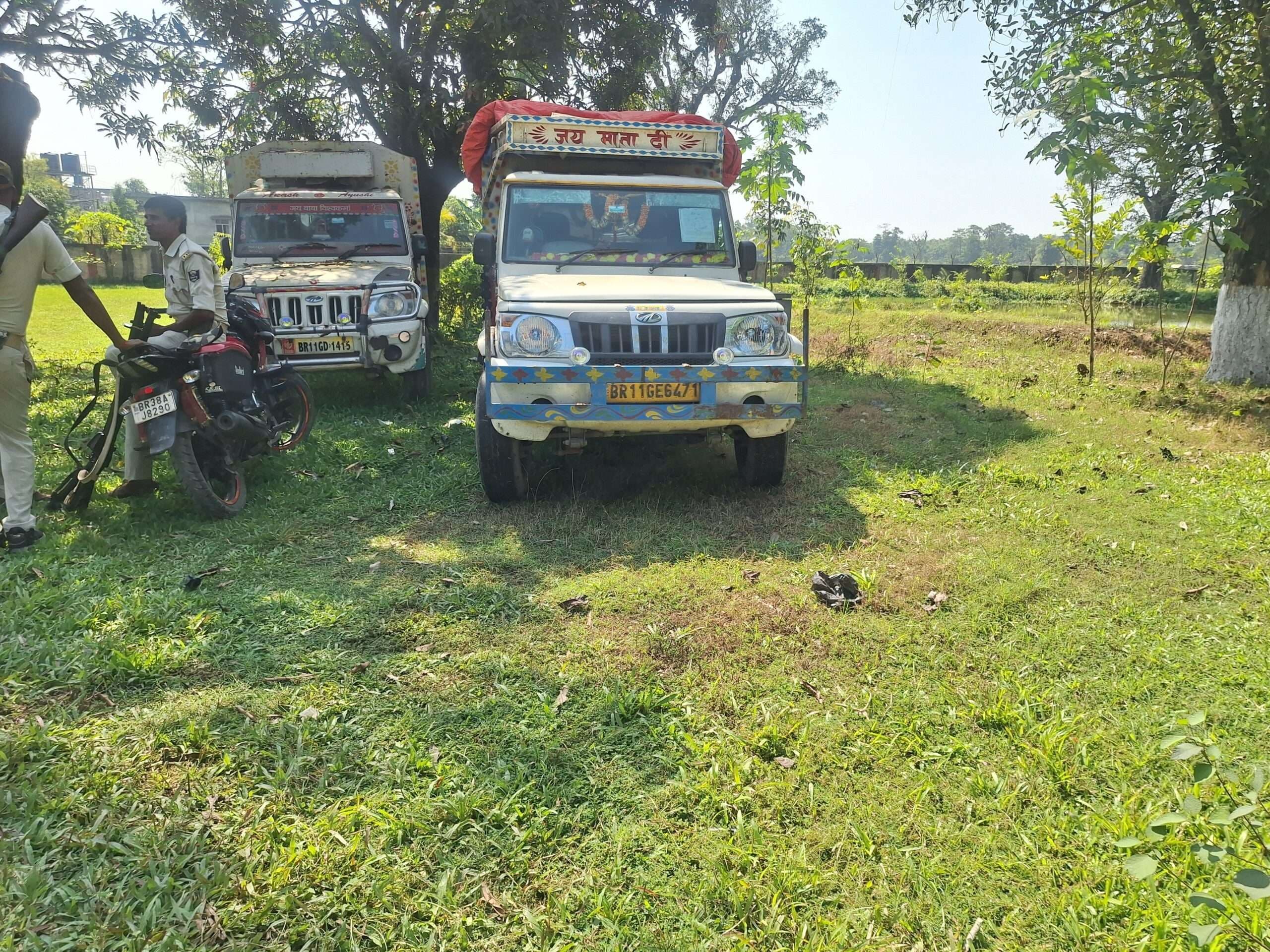 90 बोरा यूरिया लदा पिकअप वाहन जब्त