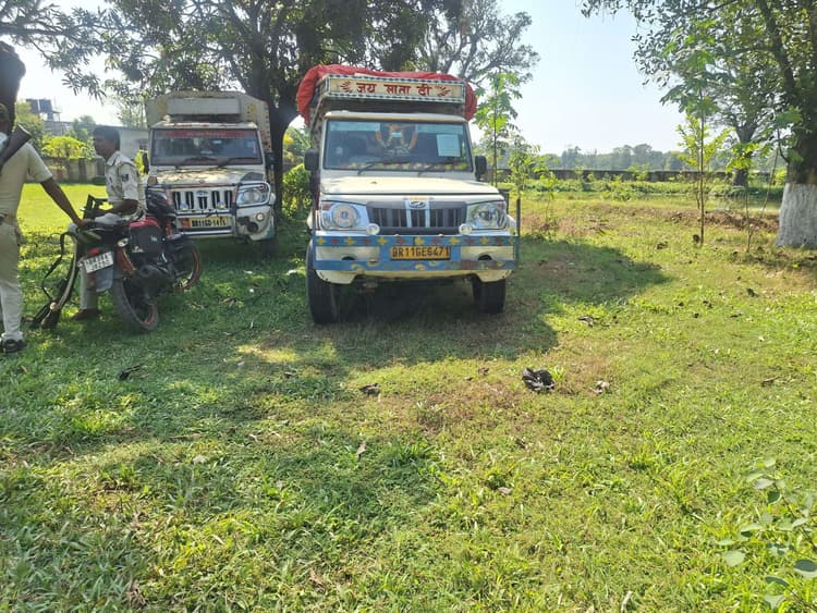 90 बोरा यूरिया लदा पिकअप वाहन जब्त