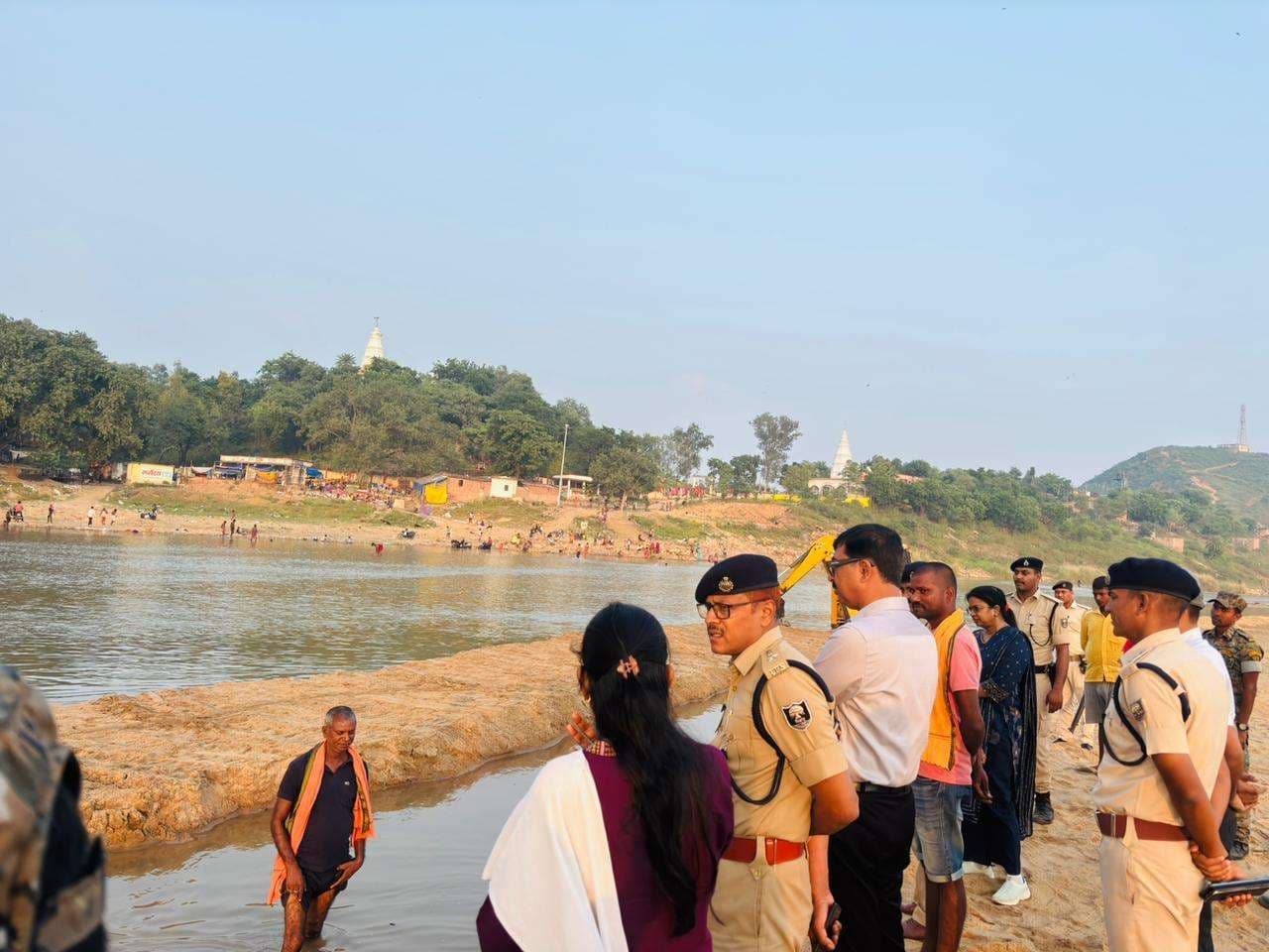 खतरनाक घाटों को चिह्नित कर बैरिकेडिंग करें- डीएम