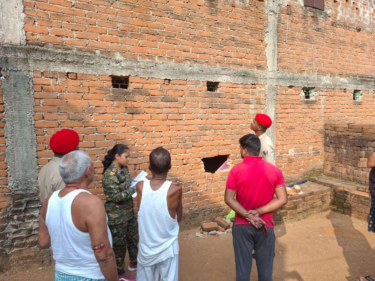 दो घरों से हजारों रुपये के सामान की चोरी