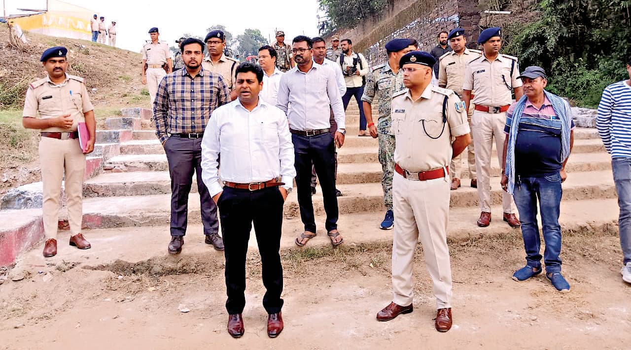 Chaibasa News : छठ घाटों पर होगी बैरिकेडिंग, चेंजिंग रूम व शौचालय की व्यवस्था रहेगी