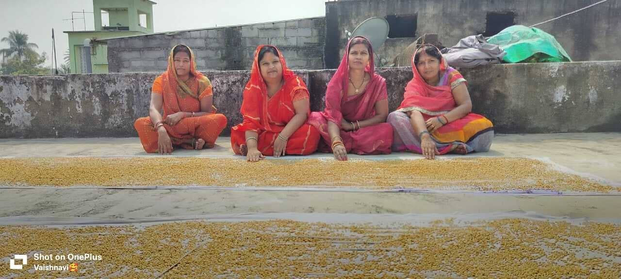Seraikela Kharsawan News : महापर्व छठ का नहाय-खाय आज, व्रतियों ने गेहूं धोकर सुखाया
