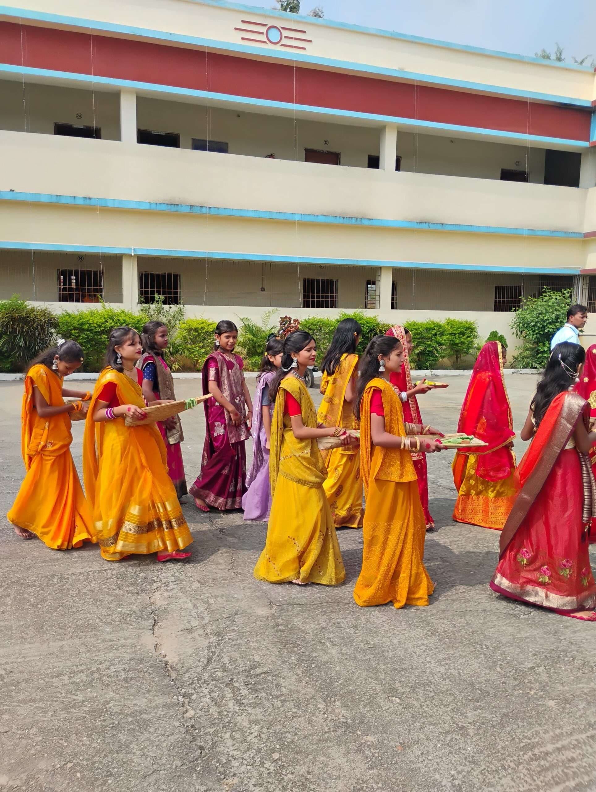 Giridih News: संत जेवियर्स पब्लिक स्कूल में छठ महापर्व को ले सांस्कृतिक कार्यक्रम