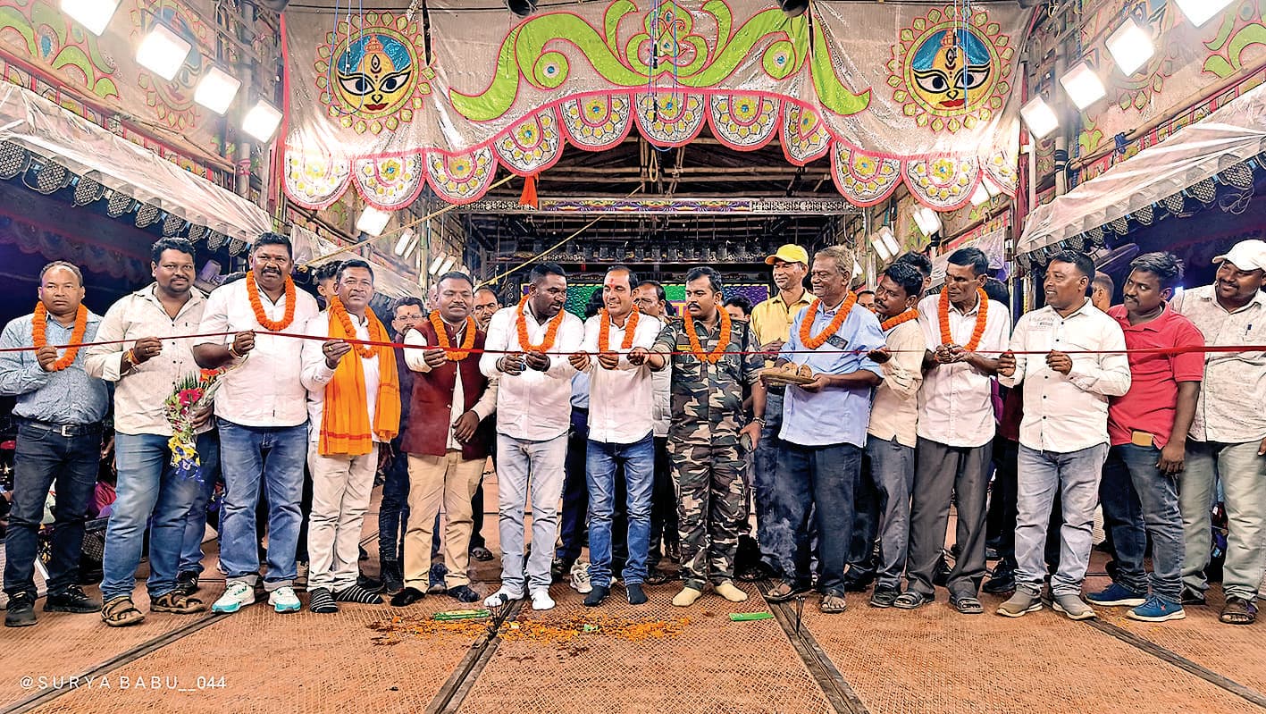 Seraikela Kharsawan News : कलाकारों ने नाटक के जरिए बताया संस्कृति का महत्व