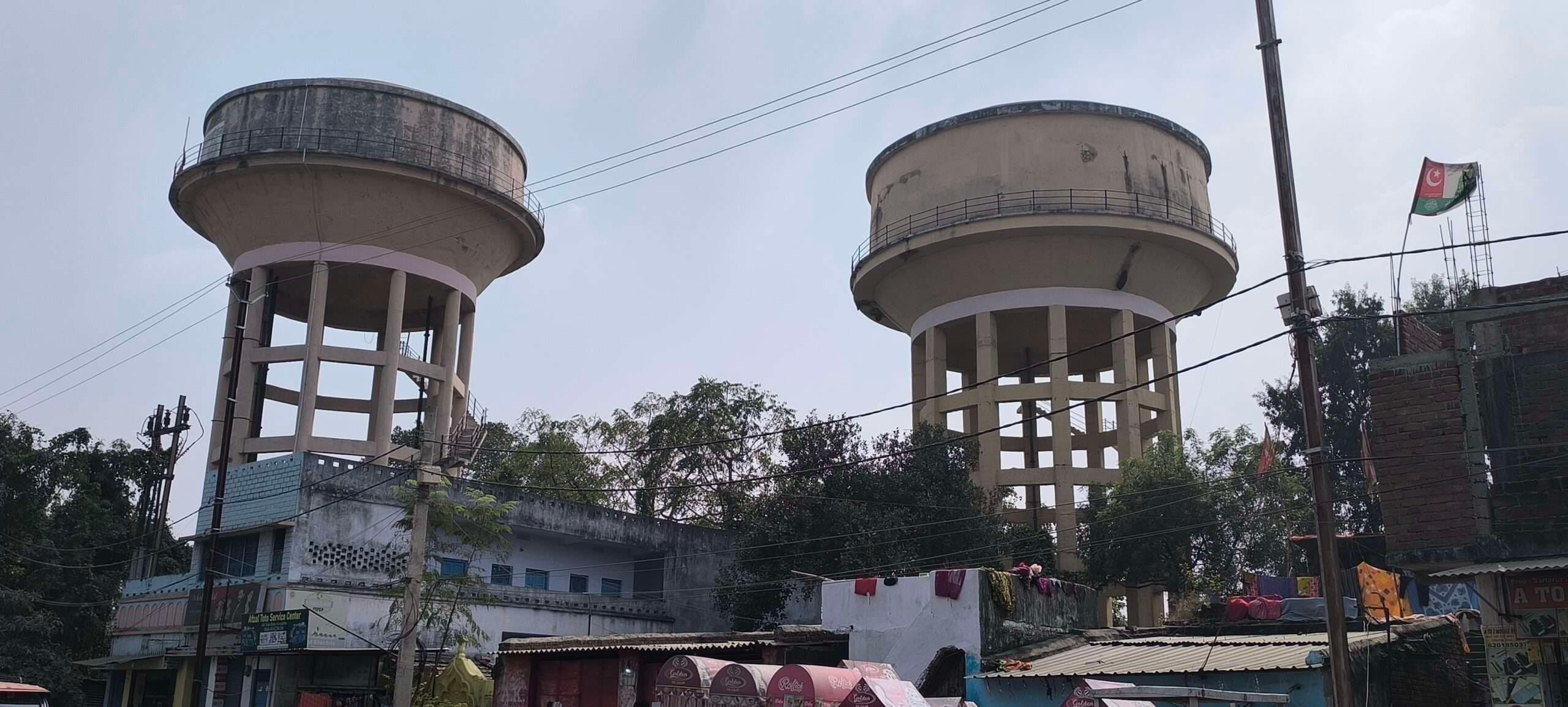 Giridih News: छठ पूजा के दिनों में भी कई मुहल्लाें में नहीं हो पा रही है जलापूर्ति