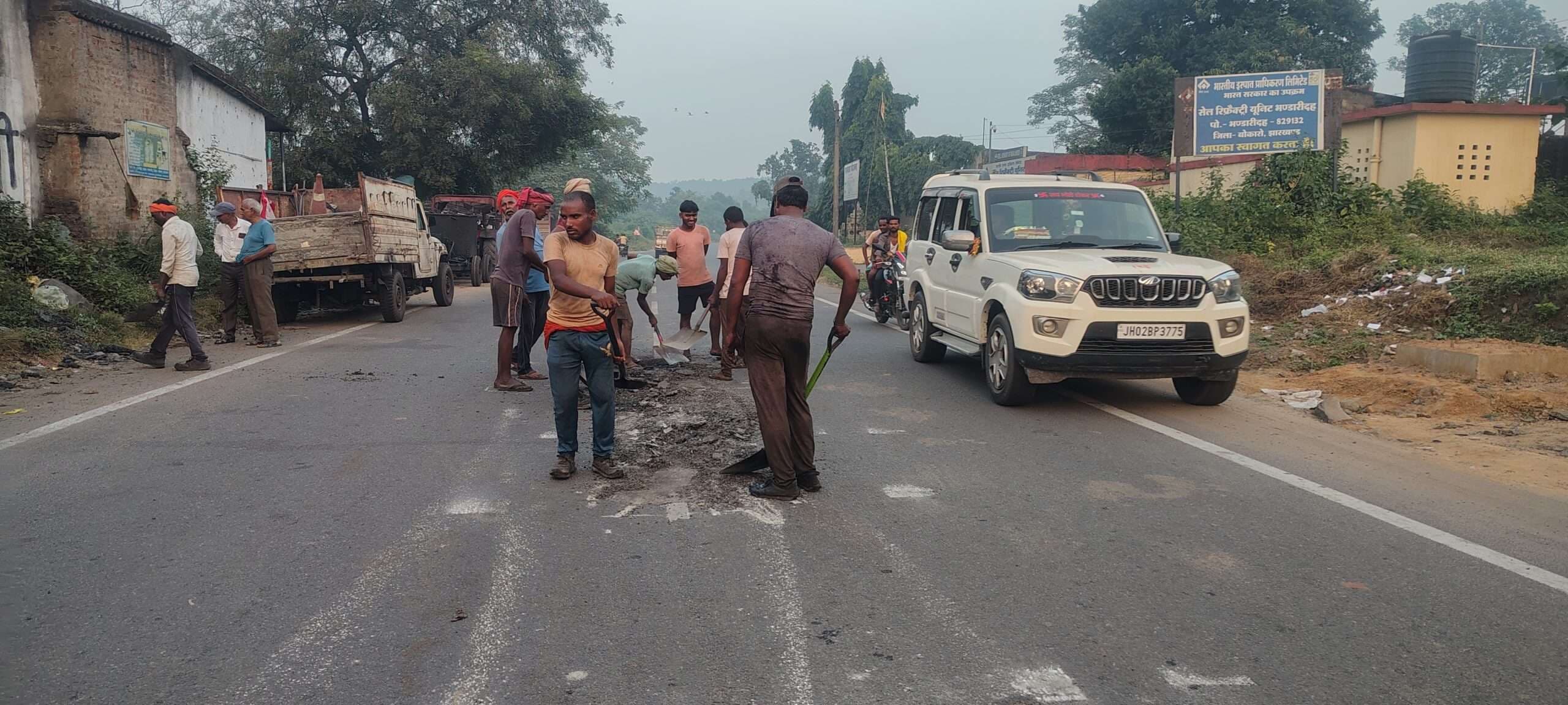 Bokaro News : 48 करोड़ से हुई थी सड़क की मरम्मत, छह माह में ही टूटने लगी