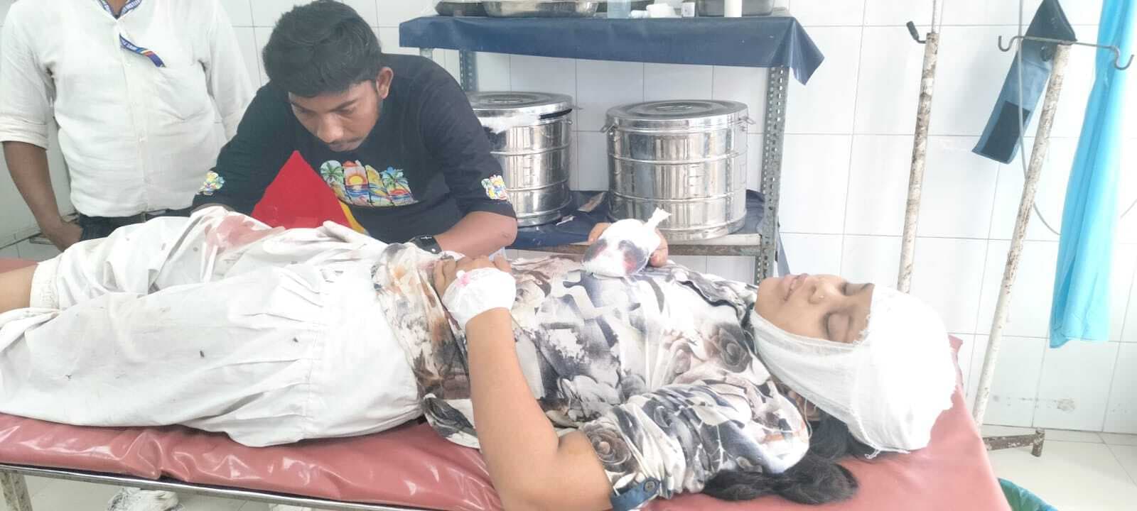 रेलवे ट्रैक पार करने में ट्रेन की चपेट में आयी छात्रा, हालत गंभीर