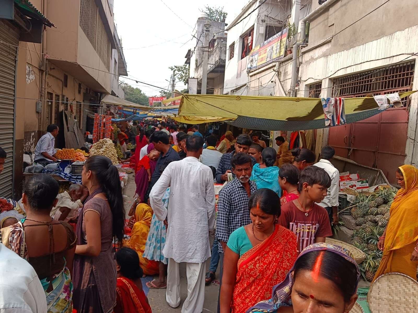 Motihari: बाजार में चहल-पहल से व्यवसायियों में राहत