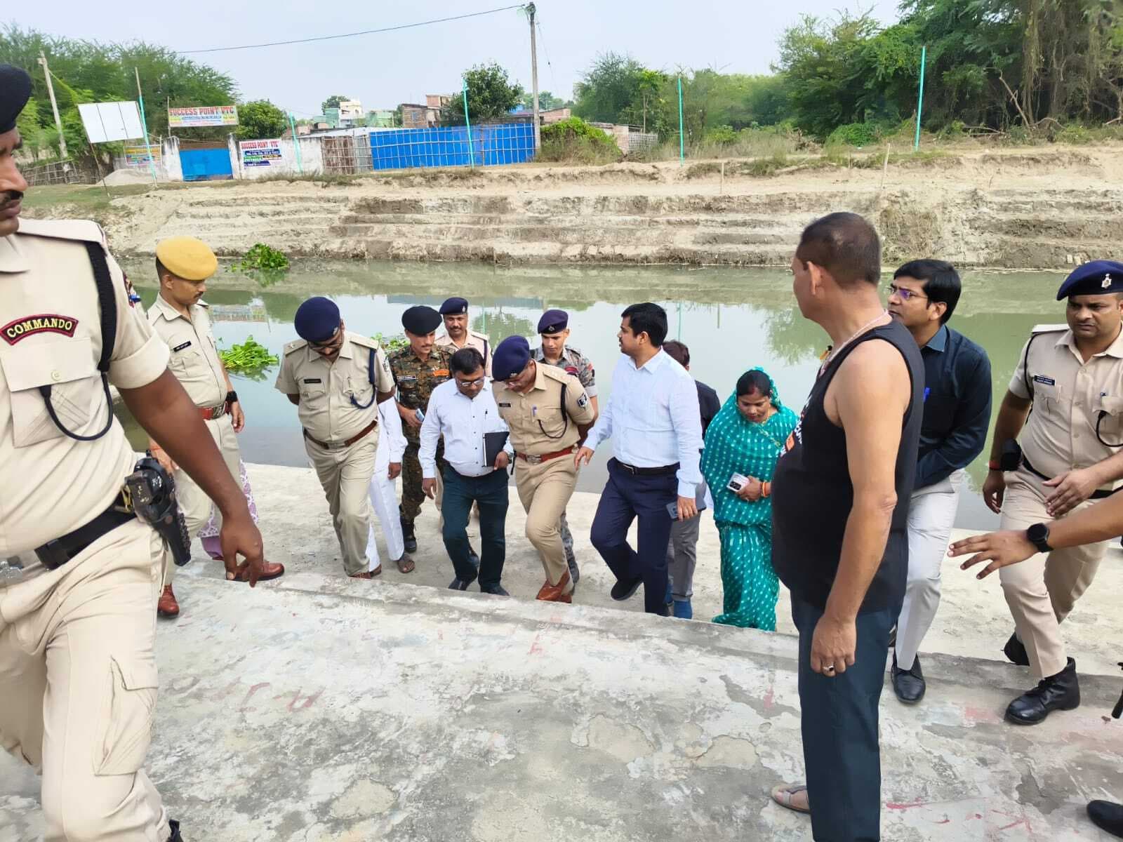 छठ पर्व की तैयारी को लेकर डीएम व एसपी ने किया घाटों का निरीक्षण