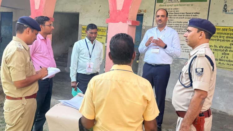 प्रेक्षकों ने सातों विधानसभा में मतदान की तैयारियों का लिया जायजा