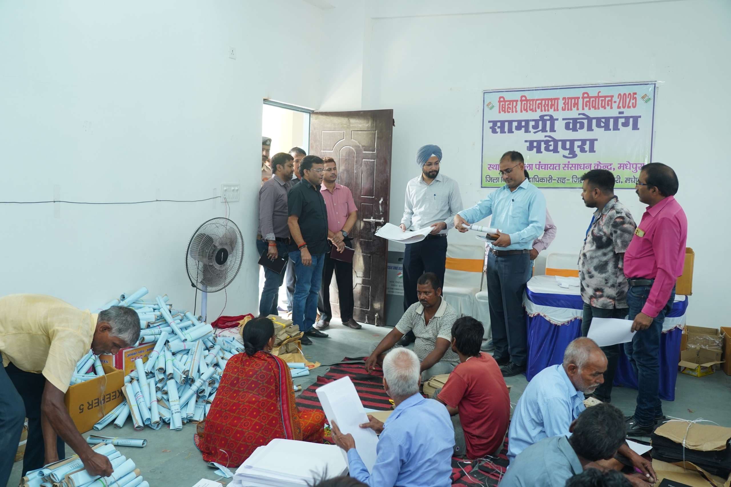 निर्वाचन कार्य पूर्ण सतर्कता, अनुशासन व समन्वय के साथ किया जाये : डीएम