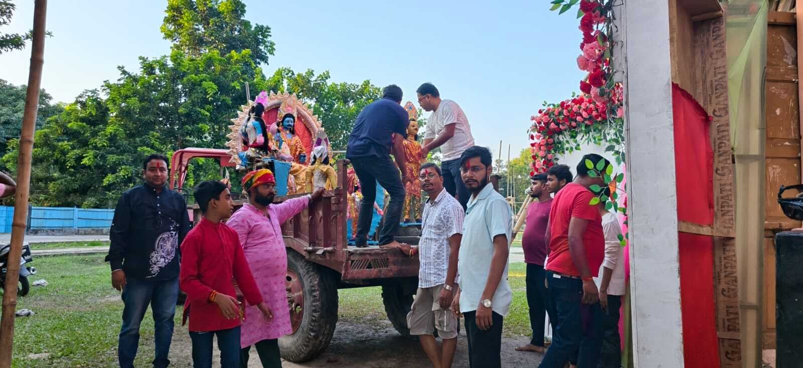भगवान चित्रगुप्त की प्रतिमा को श्रद्धालुओं ने किया विसर्जन