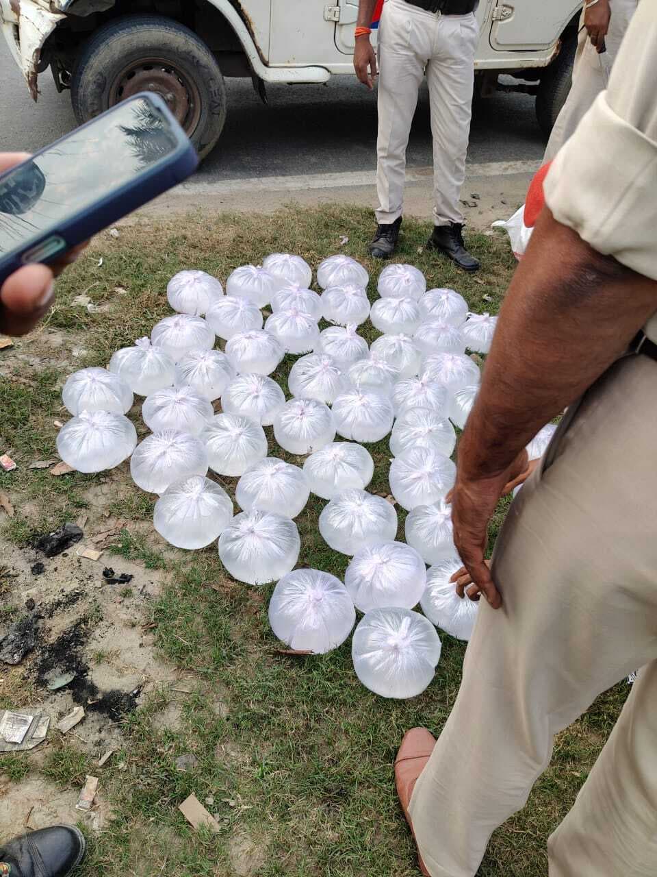 116 लीटर देसी शराब लदा कार जब्त, तस्कर फरार