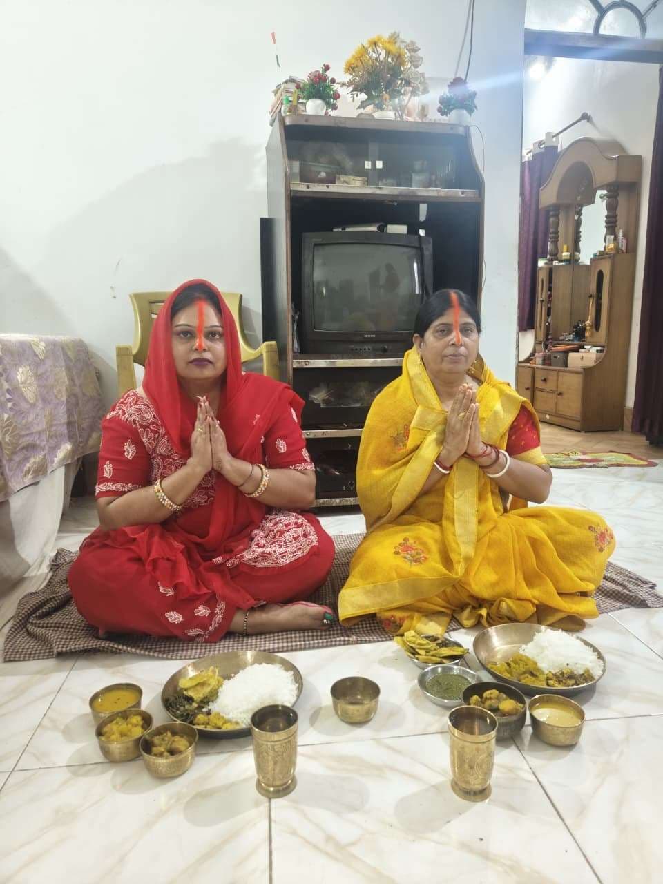 भगवान सूर्य को कद्दू भात का भोग लगाया