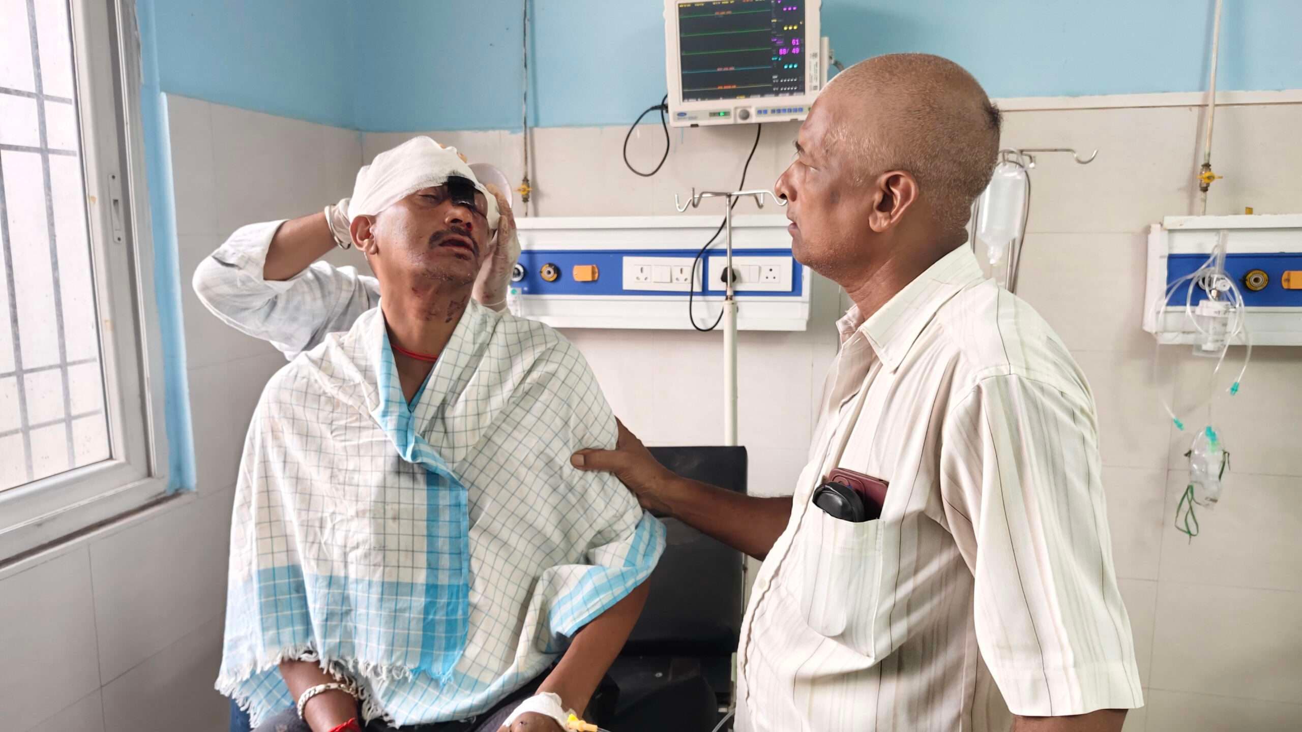 नारायणपुर में जमीन के विवाद में बाप-बेटे की पिटाई