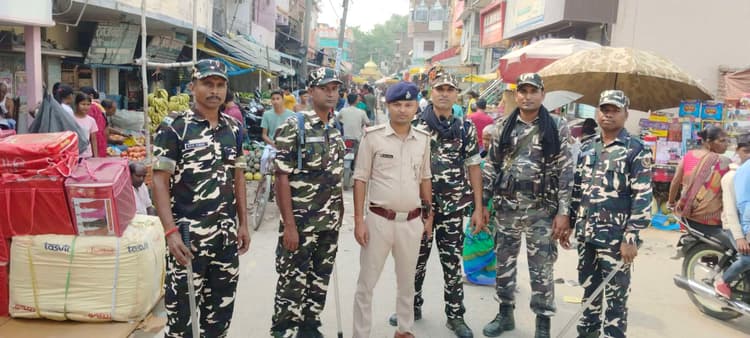 छठ पर्व और चुनाव को लेकर मांझा बाजार में बढ़ायी गयी सुरक्षा व्यवस्था