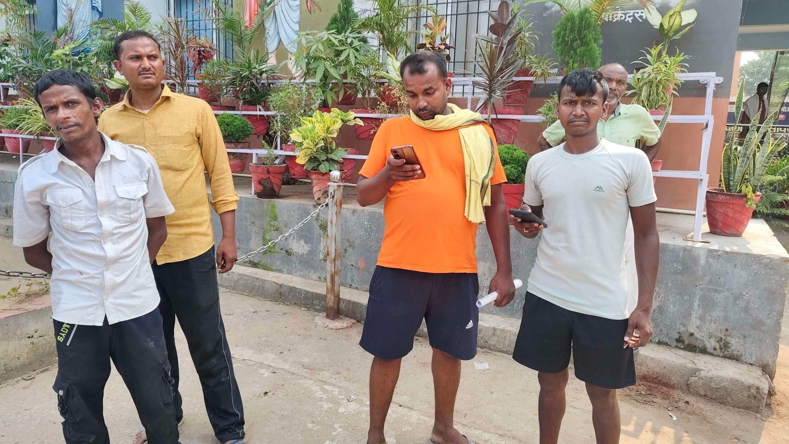 अज्ञात वाहन ने छठ का बाजार करने जा रहे युवक को मारी टक्कर, मौत