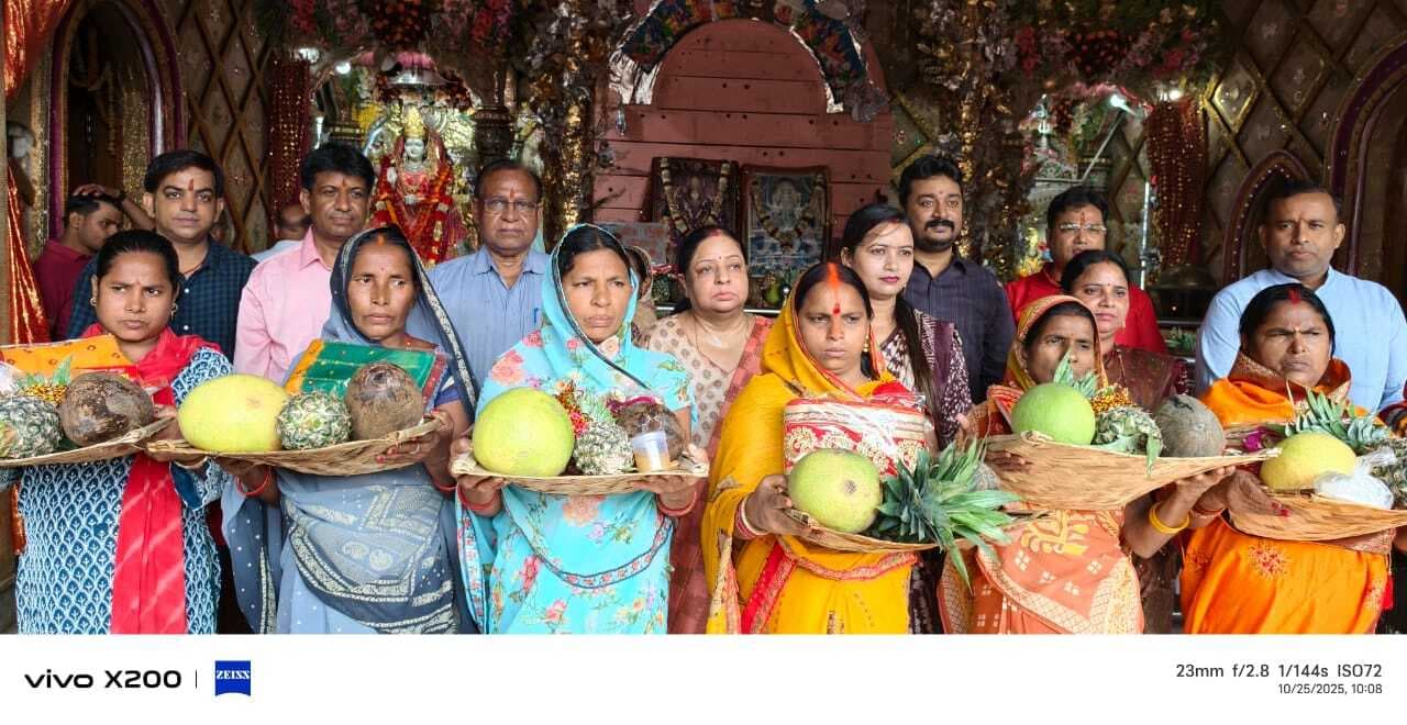 151 छठ व्रतियों के बीच किया पूजन सामग्री का वितरण